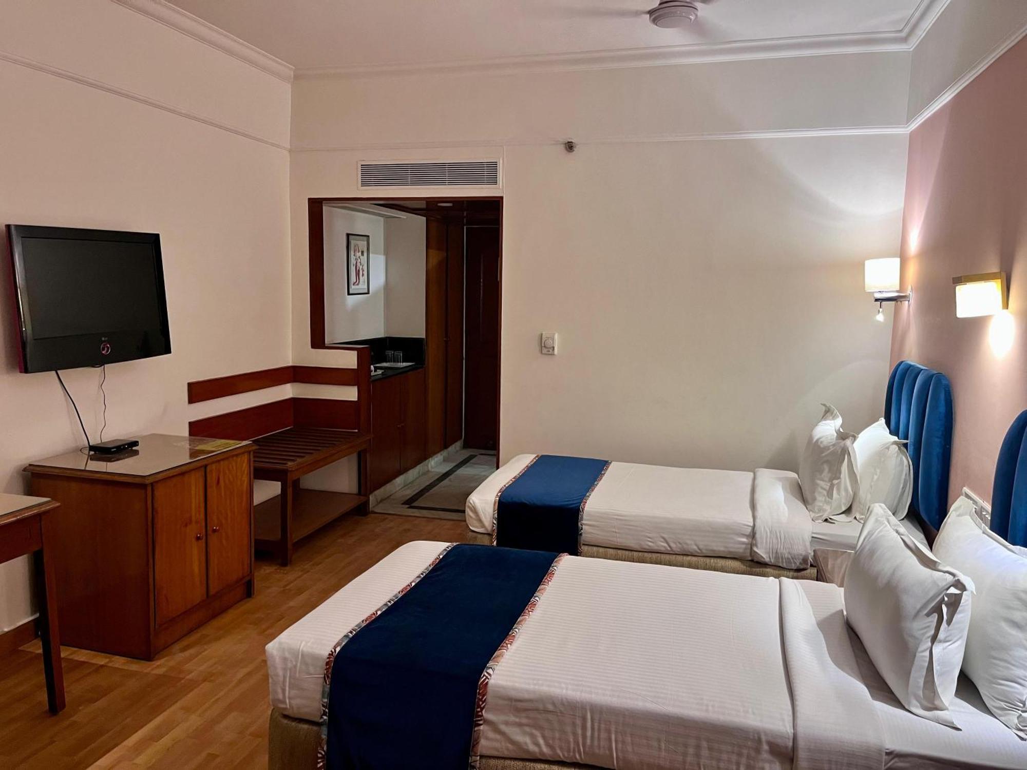 Katriya Hotel And Tower Hyderabad Exterior foto