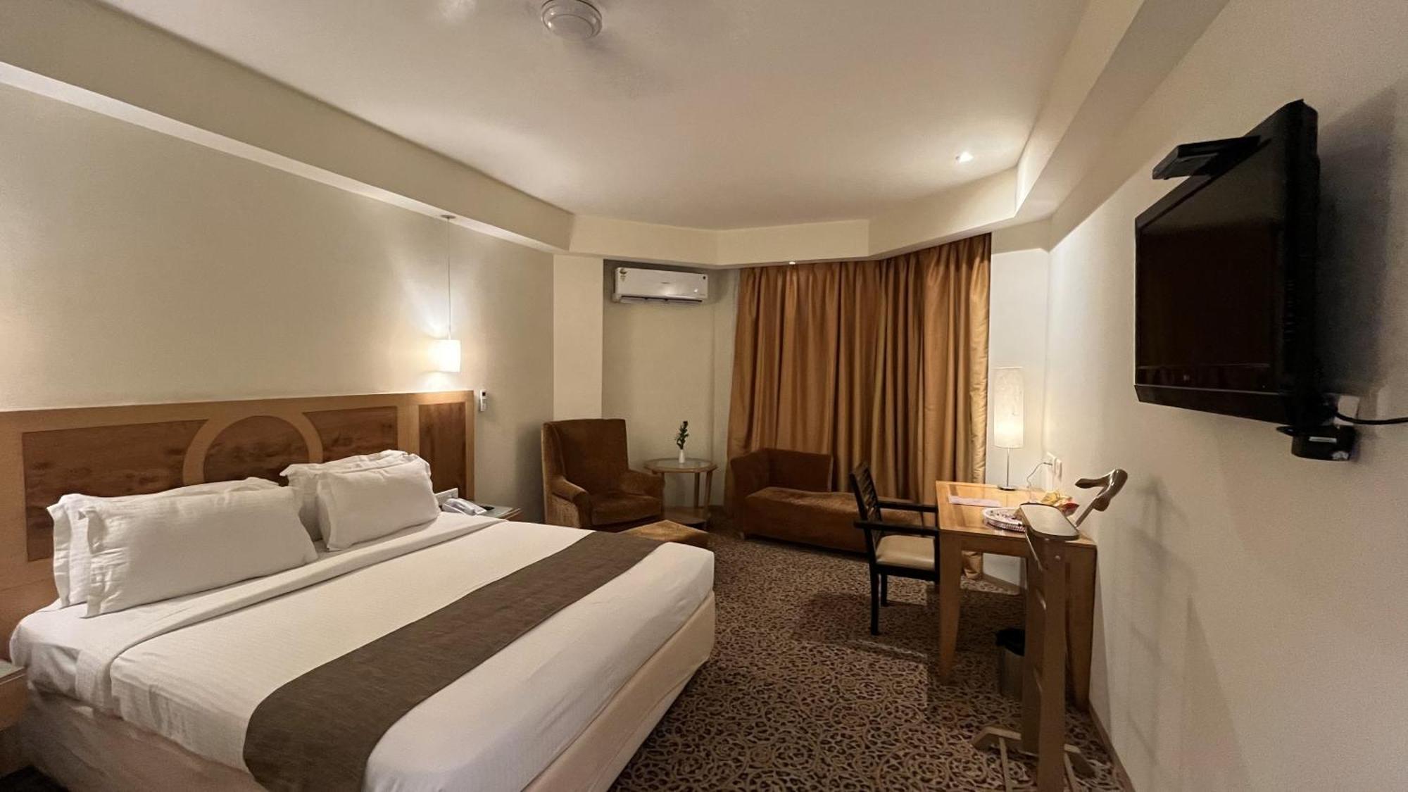 Katriya Hotel And Tower Hyderabad Exterior foto